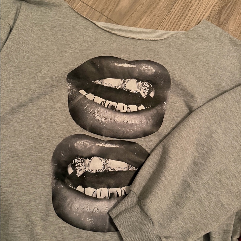 Gray Off Shoulder Graphic Lips Sweatshirt | Y2K Streetwear Pullover